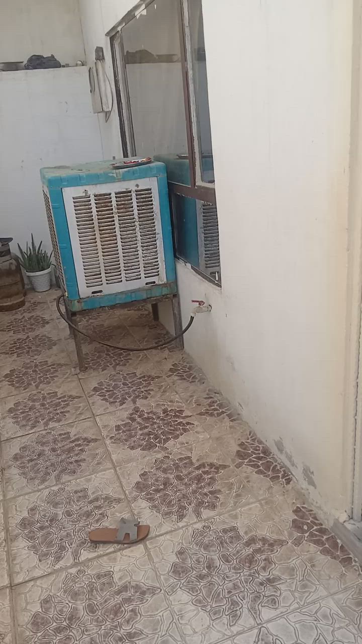 بيت للبيع رقم مضمون موقع البيت خلف حلويات الشام البيت بيه معامله الطابو اوراق تسلسل قسم البلدي 3 يحتوي غرف نوم 2 اسقبال مطبخ فول سيراميك ارضيات سيراميك حمامات رائع جدا موقع ممتاز قريب.    مساحه 200م حي النصر السعر وباقي التفاصيل مراجعه.    مكتب عقارات ***********
