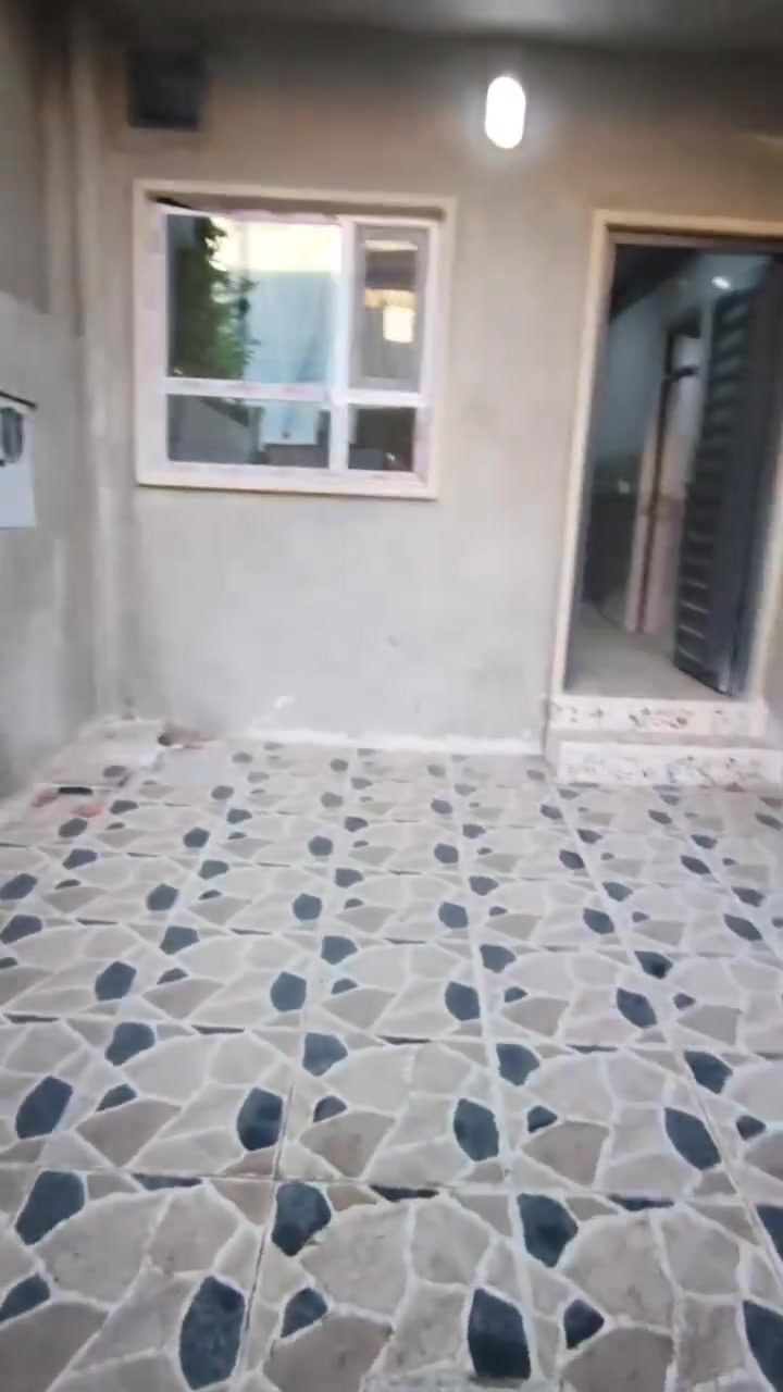 عرض بيع (بيت)
بيت للبيع في حي الكندي الثانية قرب مولدة الجود
المساحة 180
الواجهة 9
العمق 20
الطابق الاول: (صالة وهول وغرفتين نوم وصحيات ومطبخ)
الطابق الثاني: (ثلاث غرف وصحيات وصالة)
للسؤال عن السعر والتفاصيل زيادة الاتصال بالرقم التالي ***********
