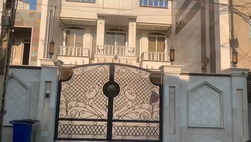 يعلن مكتب الناجي لعقارات عن وجود دار سكن لبيع مساحه ٣٧٤م واجهه ١٢.٥م نزال ٣٠م طابقين ونص ٧غرف نوم بناء حديث بلديات حي التجار اي استفسار إتصال ***********
