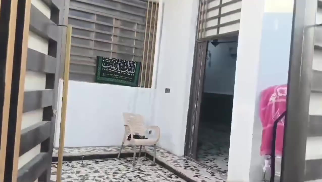 🏡 بيت للبيع – حي النداء
فرصة ممتازة لامتلاك بيت بموقع مميز في حي النداء، قريب من شارع المكاتب وقريب جدًا من المدرسة، مما يجعله مناسبًا للعوائل.
📐 المساحة: 150 م²
🔹 يتكون من طابقين:
✅ الطابق الأول:
غرفتان
صالة
مطبخ
استقبال
✅ الطابق الثاني:
غرفتان
صالة
قيد التنفيذ (يمكن إكماله حسب رغبة المشتري)
✨ موقع هادئ وقريب من جميع الخدمات الأساسية.
📞 للاستفسار والمعاينة: ***********
