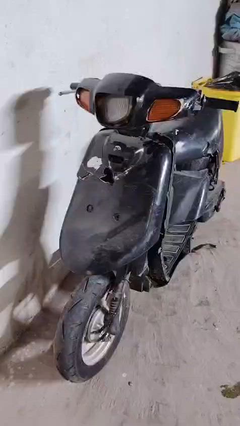 سلام عليكم دراجه للبيع ماعرف شنو عطلهه بيهه ناريه بس ماتشتغل ابيع كوم حديد شوفت عينك السعر 50 قفل العنوان 
بغداد البلديات ***********
