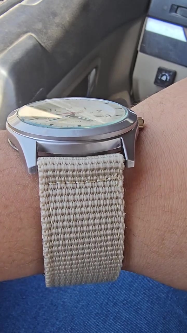 لعشاق المغامرة والعملية، ساعة Swiss Army هي الخيار الأمثل ليومك المليء بالتحديات.
​تصميم متين يجمع بين الأناقة العسكرية والدقة في الأداء.
​متوفرة الآن لدى Babylon for Watches؛ للطلب والاستفسار: ***********.
