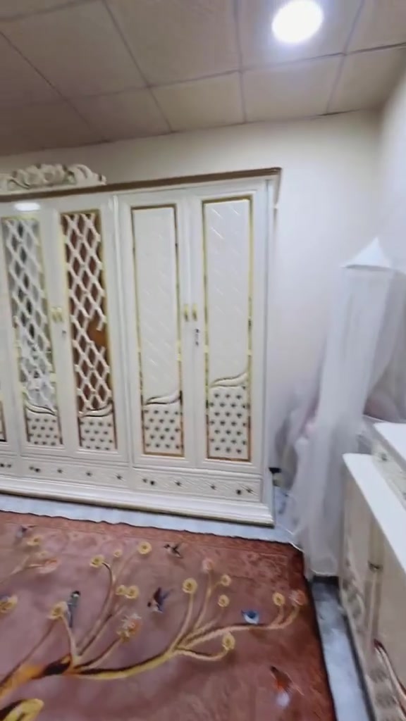 مليون و800 وبيها مجال المرايات احنا نشدهن 
تواصل ***********
