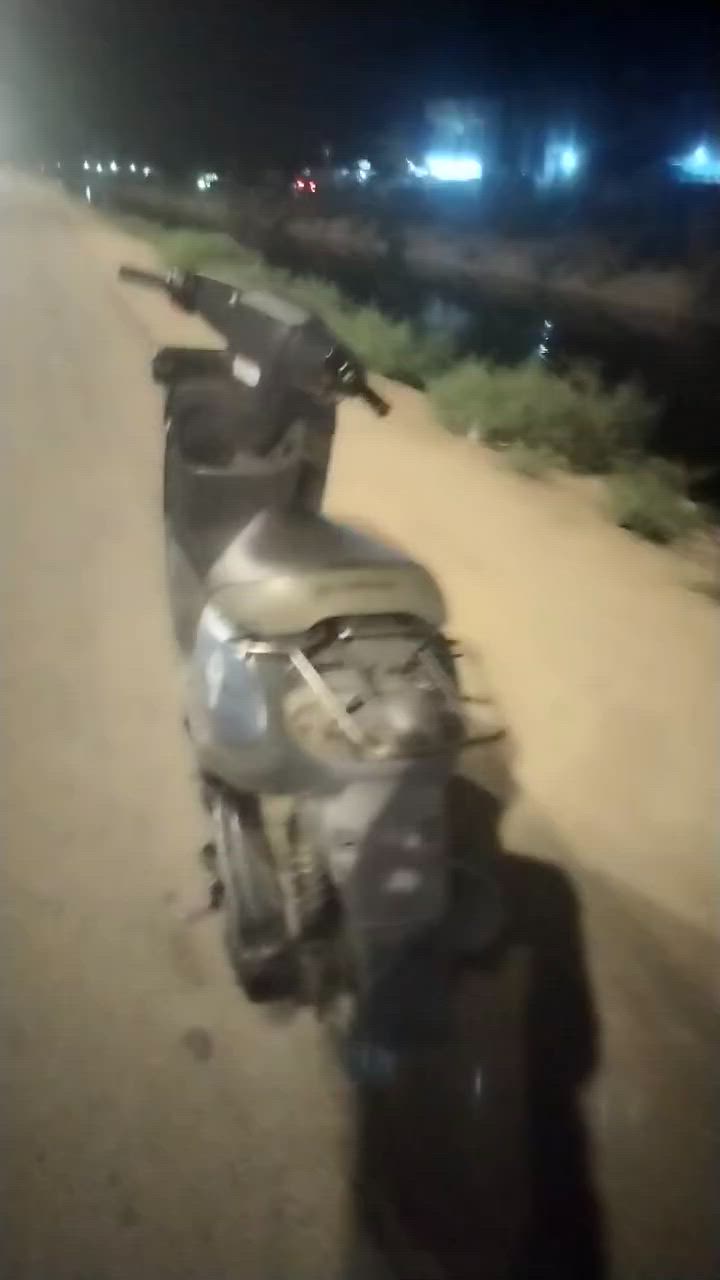 سلام عليكم دراجة للبيع مجفته مره 1 كهربائيات عطلانه سعر 350 بيهة مجال بيكم خير و تدللون العنوان كربلاء طويريج قرب فلكه البو عزيز الرقم ***********
