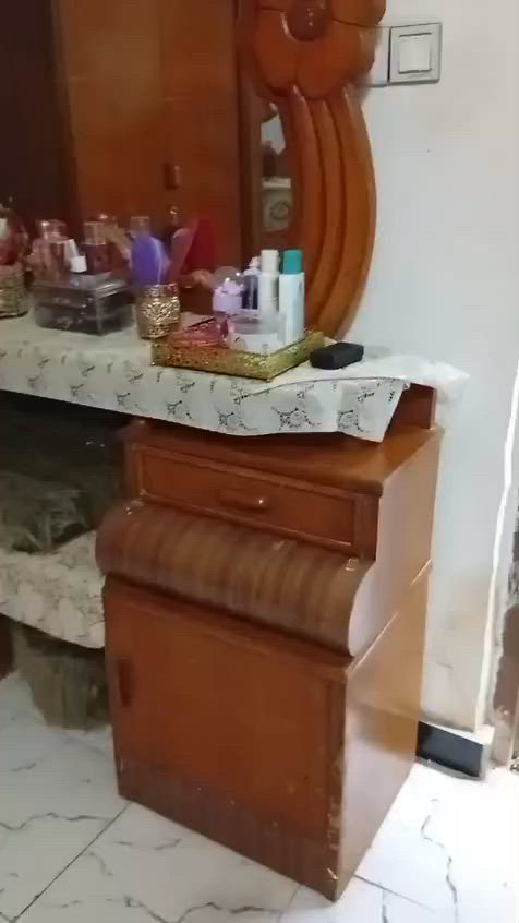 السلام عليكم غرافته اخشاب جديد للبيع مستخدر سعرها 500 ألف وبيه مجال الرقم *********** ***********
