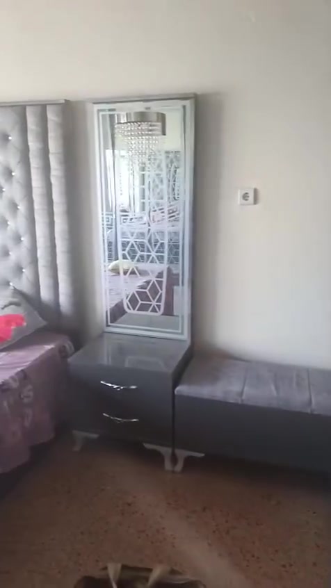 سلام عليكم عندي غرفة اخشاب مكونه من ١٠ قطع 
مستخدم شي قليل مرتبه ونظيفه كلش ويها دوشك اصلي نفرين 
للتواصل اتصل ع هذا الرقم***********
