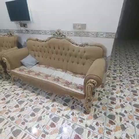 سلام عليكم تخم للبيع رئاسي مستخدم نضيف جدا عشر مقاعد سعره 550وبيه مجال  ***********
