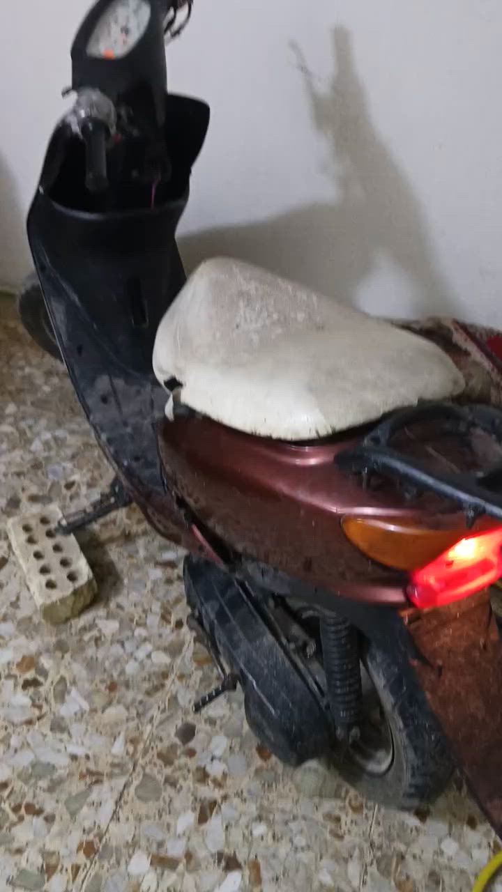 دراجه عصفوري فحل شغل وتمشي بيها خمده فقط 
مدينه الصدر السعر ١٠٠ ألف قفل 
***********
