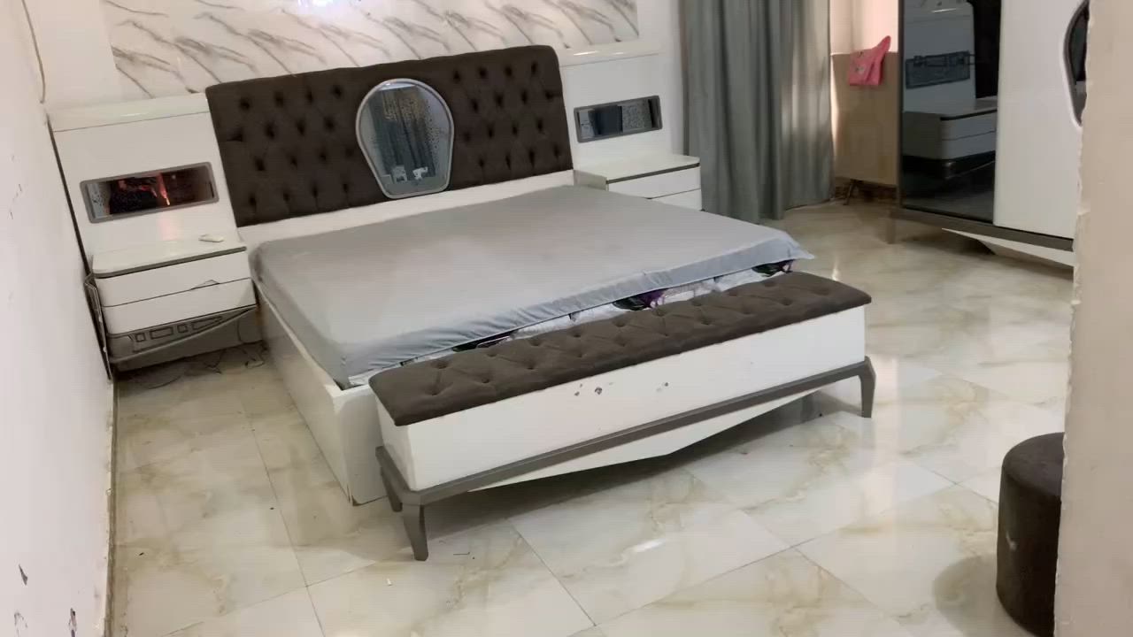 غرفه نوم ايطاليا اصليه للبيع .***********
