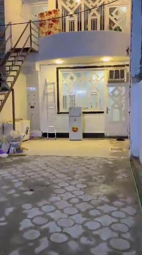 سلام عليكم مشتمل طابق ارضي مؤثث بالكامل مساحه 160متر يحتوي على كراج داخلي وكراج خارجي في منطقة اسكان المنصور مقابل كلية بغداد والعلوم الاقصاديه على الشارع العام وقرب كلية المأمون والنسور والتراث يصلح طلاب موضفين المعلومات الاتصال على الرقم ***********

