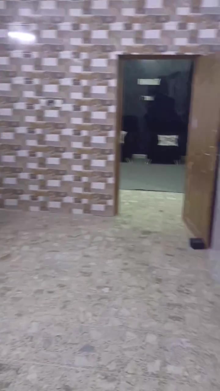 لليجار في حي المواصلاات
‏‪***********‬‏
