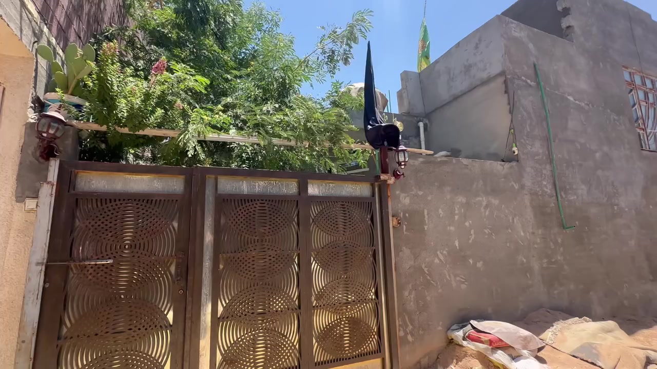 دار مساحته ٢١٠ متر 
الوجه ١٦ متر 
طابو زراعي سند ٢٥ 
العنوان : كربلاء شارع بغداد 
سايد الدخول عامود ٩٠ 
يبعد عن الشارع العام ٢٠٠ متر 
يصلحً حسينية او دار سكن
بسعر مناسب 
للاستفسار 
*********** 
***********
