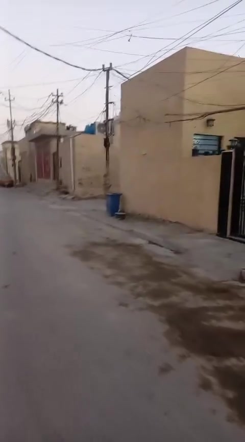 بيت للبيع الدوانم شارع ابو وسام الدلال المساحه 150متر واجه 11 ونص ونزال 14 البيت مسلح يتكون من 4غرف نوم واستقبال ومطبخ وحولي و3حمامات شرقي وغربي البيت مناقصه اي شي رقم الهاتف ***********
