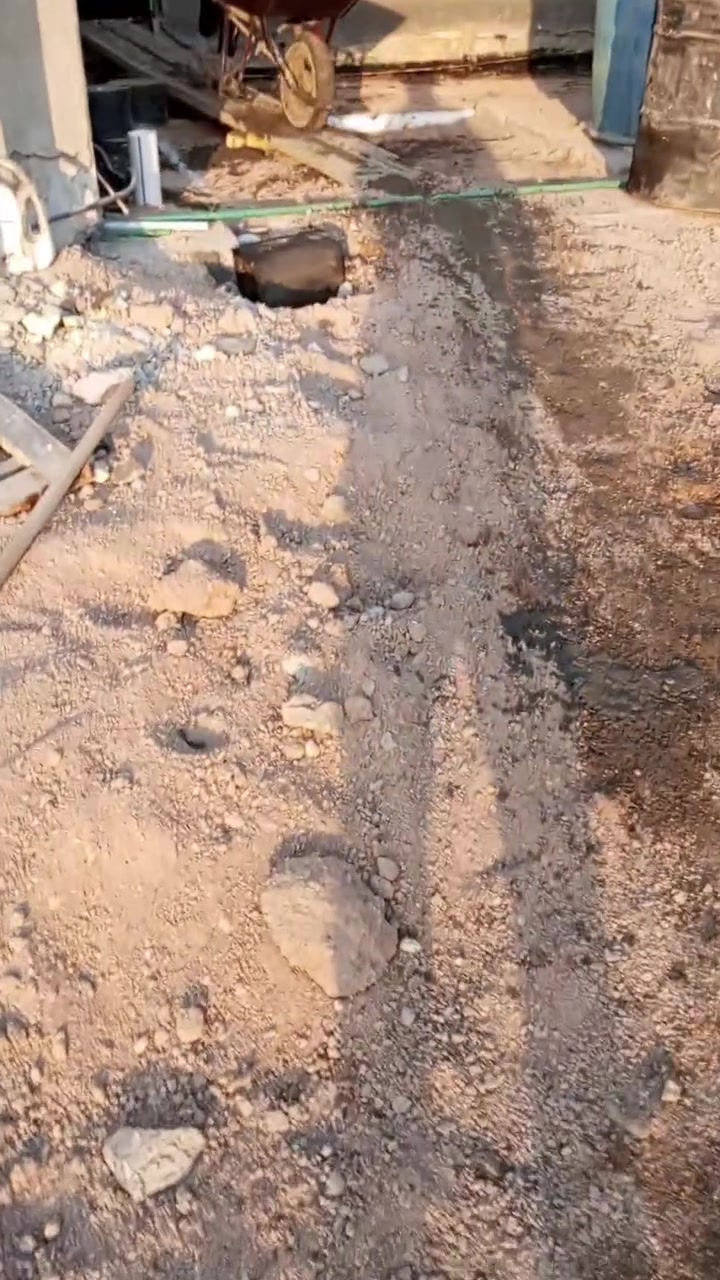 جزء من اعمالنه اليوم صب ارضية بيت مستعدون الكافة الاعمال تفليش تكشير البيوت تدخيل وفرش سبيس وحدل وقلع ارضيات من الكاشي تزفيت الارباطات صب باتلو لنتن الاتصال على الرقم ***********
