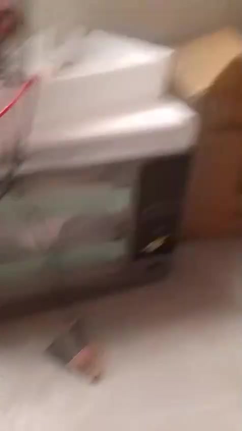 يالله سلام عليكم فقاسه 24 بيضه فول اوتوماتيك مره واحده مفقص بيها بعدها جديده تريدها وحدها تريدها مع الشاحنه اذا كامله سعر 120 واذا وحدها 90 سكن رمادي شارع 60 هاذه رقمي ***********
