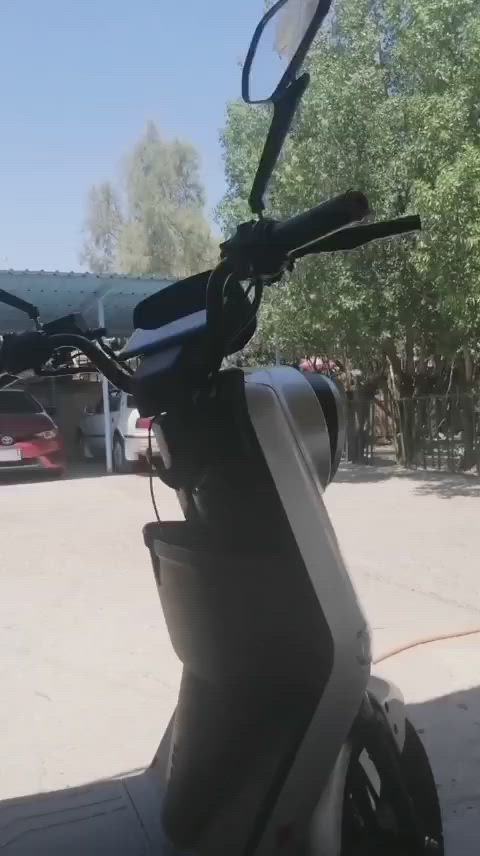 دراجه شحن R11 للبيع جديده ما مستخدمه فقط ١٢ يوم بطاريات عدد خمسه الدراجه مكفوله أو حلو استخدامه بس محتاج فلوس وريد ابيعها دراجه مكانها بصره قبله حي الحكيم قرب المضخه رقم واتساب ***********

