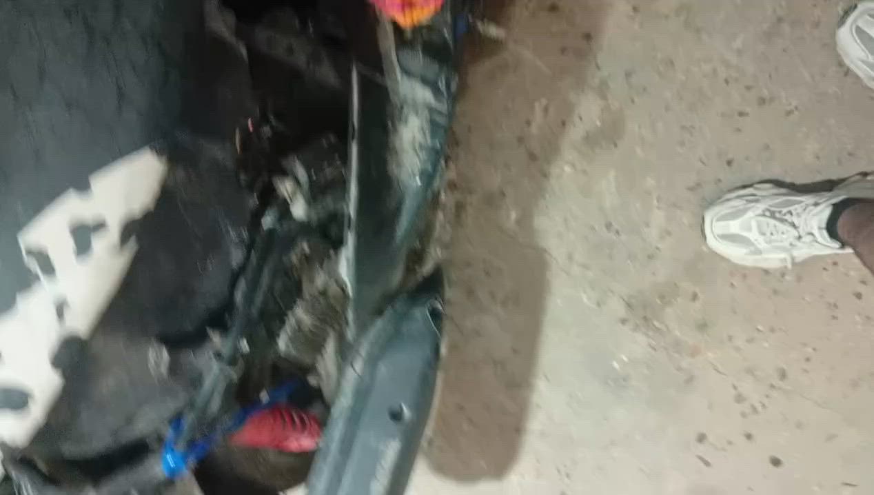 سلام عليكم سكنس نثيه كوم حديد فقط .
كل شيء بيها معمر كفرات تعبانه 
ضفيره تعمير جديد بس تجيب لايتات وتشد يشتغلن 
و العداد والكيج نفس الحاله 
مكينه تعمير جديد گور تفصيخ 
سلف حلو 
دراجه بيها بس كابريتر تجاري و باتري كاعد .
للبيع سعر 150 قفل .
مكان بغداد شعب


**إذا كنت صاحب هذا الإعلان وتريد حذفه لأي سبب، رجاءا أرسل رسالة إلى الدعم الفني**