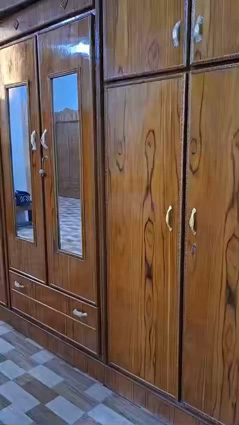 غرفه نوم مستخدمه قليل جداً
مكانه خمسه كيلو 
السعر مليون و300 
للاستفسار خاص او اتصل ع

***********
