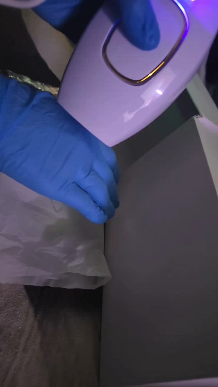ضييييييمم مو ليزر الشعر عطب 🤣🤣🤣 الضوء عالي طبعا ويا باركود  اذا معطب الشعر مرجوع  🤣🤣


**إذا كنت صاحب هذا الإعلان وتريد حذفه لأي سبب، رجاءا أرسل رسالة إلى الدعم الفني**