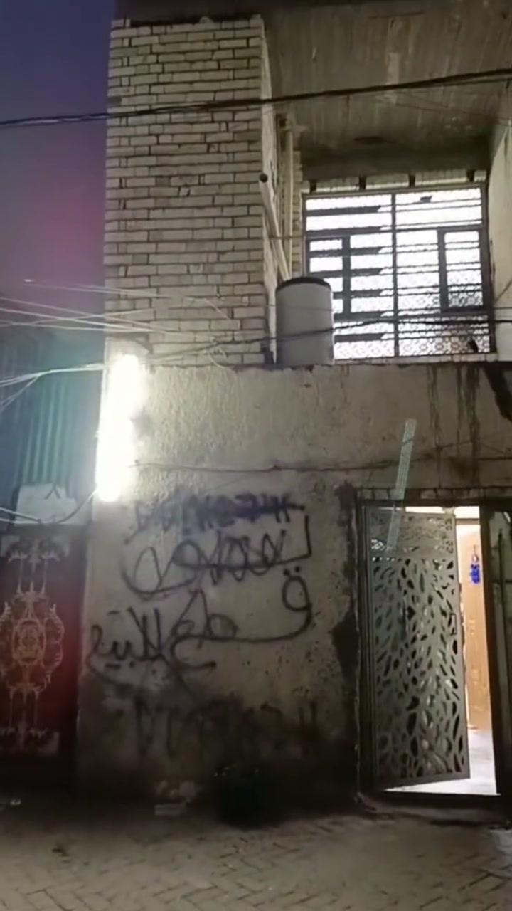 من برا شكل ومن جوا شكل نص قطعه مساحته 74 متره مربعه اماميه قطاع 75 وبيها 3 غرف نوم ستقبال معزوله وصاله   البيت قاطين نص عكاده ونص صب مسلح بأسم شخص واحد سعر 105 وبيها مجال 

*********** للأتصال .
