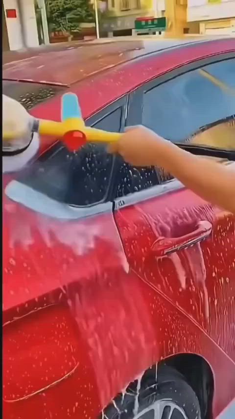 🚀 الحل الذكي والتوفيري للتنظيف الخارجي! 🚀
​الفرشاة الدوّارة الذكية (تعمل بقوة ضغط الماء فقط - بدون كهرباء!) 💦
​هل تعبت من تنظيف الأماكن المرتفعة؟ أو غسيل السيارة المتعب؟ نوفر لك الفرشاة الدوّارة الذكية مع خزان منظف وعصا إطالة لتجعل التنظيف أسهل، أسرع، وبأقل مجهود.
​✨ أبرز المميزات:
​تقنية ذكية: تعمل وتدور تلقائياً بقوة ضغط الماء المنزلي فقط (لا تحتاج كهرباء ولا ماكينة ضغط).
​خزان منظف مدمج: يحتوي على مفتاح تحكم بـ 3 وضعيات (ماء فقط / ماء + منظف / إيقاف المنظف).
​حماية تامة: رأس الفرشاة مصنوع من ألياف المايكروفايبر الناعمة للتنظيف العميق بدون أي خدوش.
​وصول سهل: تأتي مع عصا إطالة بطول 100 سم لتصل للأماكن العالية والبعيدة بكل سهولة.
​عملية جداً: قطر الفرشاة 14 سم لتغطية مساحة أكبر، ويمكن فصل خزان المنظف لاستخدامها كرأس ماء عادي.
​سهلة الاستخدام: خفيفة الوزن وتتركب مباشرة على خرطوم الماء المنزلي.
​💡 استخدامات متعددة:
​🚗 تنظيف السيارات: مثالية للهيكل، الزجاج، والجنوط.
​🪟 الواجهات: تنظيف النوافذ والواجهات الزجاجية المرتفعة.
​🏡 المنزل والحديقة: تنظيف البلاط، السيراميك، الجدران، الأسوار، والأسطح الخارجية.
​📦 محتويات الصندوق:
​رأس فرشاة التنظيف الدوّارة.
​فرشاة مايكروفايبر ناعمة.
​خزان المنظف المدمج.
​عصا إطالة (بطول إجمالي 100 سم).
​وصلة خرطوم مع محبس تحكم.
​دليل الاستخدام.
​📌 ملاحظة: المنتج يعمل على ضغط الماء المنزلي ولا يحتاج كهرباء (خرطوم الماء غير مرفق في الصندوق).
​💰 العرض والسعر:
​السعر: 30 ألف دينار عراقي فقط!
​التوصيل: ✨ مجاني بالكامل لكل مناطق ومحافظات العراق ✨
​📞 للحجز والاستفسار:
​تواصل معنا مباشرة عبر الواتساب:
📱 0771437488


**إذا كنت صاحب هذا الإعلان وتريد حذفه لأي سبب، رجاءا أرسل رسالة إلى الدعم الفني**