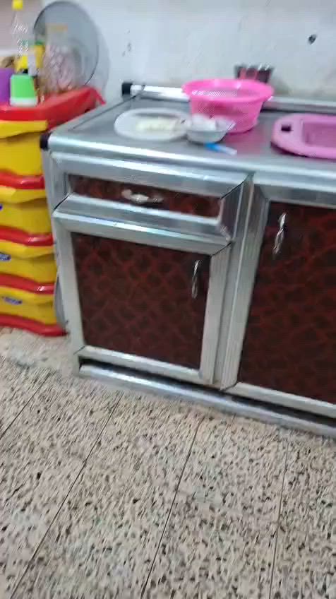 سلام عليكم كاونتر البيع نظيف جدا 3قطع سعره 250      ***********
