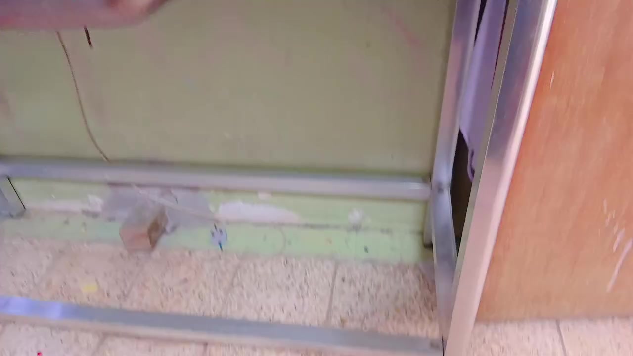 للبيع سنك ستيل مع قاعدة المنيوم مستعمل نظيف جداً وبحالة ممتازة.
* المواصفات: حوض ستيل أصلي (ضد الصدأ) متر ونص بالمنتصف، مع قاعدة ألمنيوم (هيكل فريم مفتوح) قوي وخفيف الوزن.
* القياسات: الطول 150 سم (متر ونص) | الارتفاع 90 سم.
 ​السنك جاهز وممتاز للمطابخ الخارجية، الحدائق، أو البيوت المستأجرة
* التوصيل: لا يوجد خدمة توصيل، الاستلام والتحميل من باب البيت (التوصيل على المشتري).
* السعر: 45,000 دينار عراقي (وبيه مجال للشراي).
* الموقع: [بغداد (المعامل)]
* للتواصل والاستفسار المباشر، يرجى الاتصال أو مراسلة واتساب على الرقم: ***********
