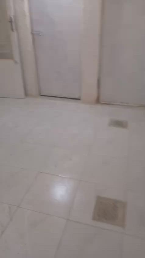 بيت للبيع بالشبانات ثالث بيت عن شارع العام قريب على البزل الاول مساحته 81 متر للاستفسار الاتصال عالرقم ***********

