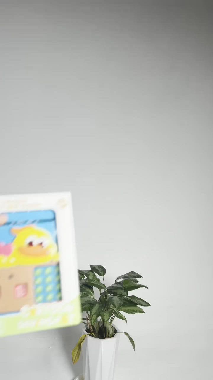 🐷💰 خلّي الادخار يصير لعبة ممتعة!

حصالة إلكترونية للأطفال بنظام كلمة مرور + بصمة + بطاقة لفتح آمن ومشوّق 🔐✨

تستقبل العملات والأوراق بسهولة، مع أضواء وأصوات تفاعلية تزيد الحماس 🎶💡

6 أوضاع تعليمية وترفيهية تخلي طفلك يتعلم وهو ينبسط 

يوجد خدمة توصيل لجميع محافظات العراق