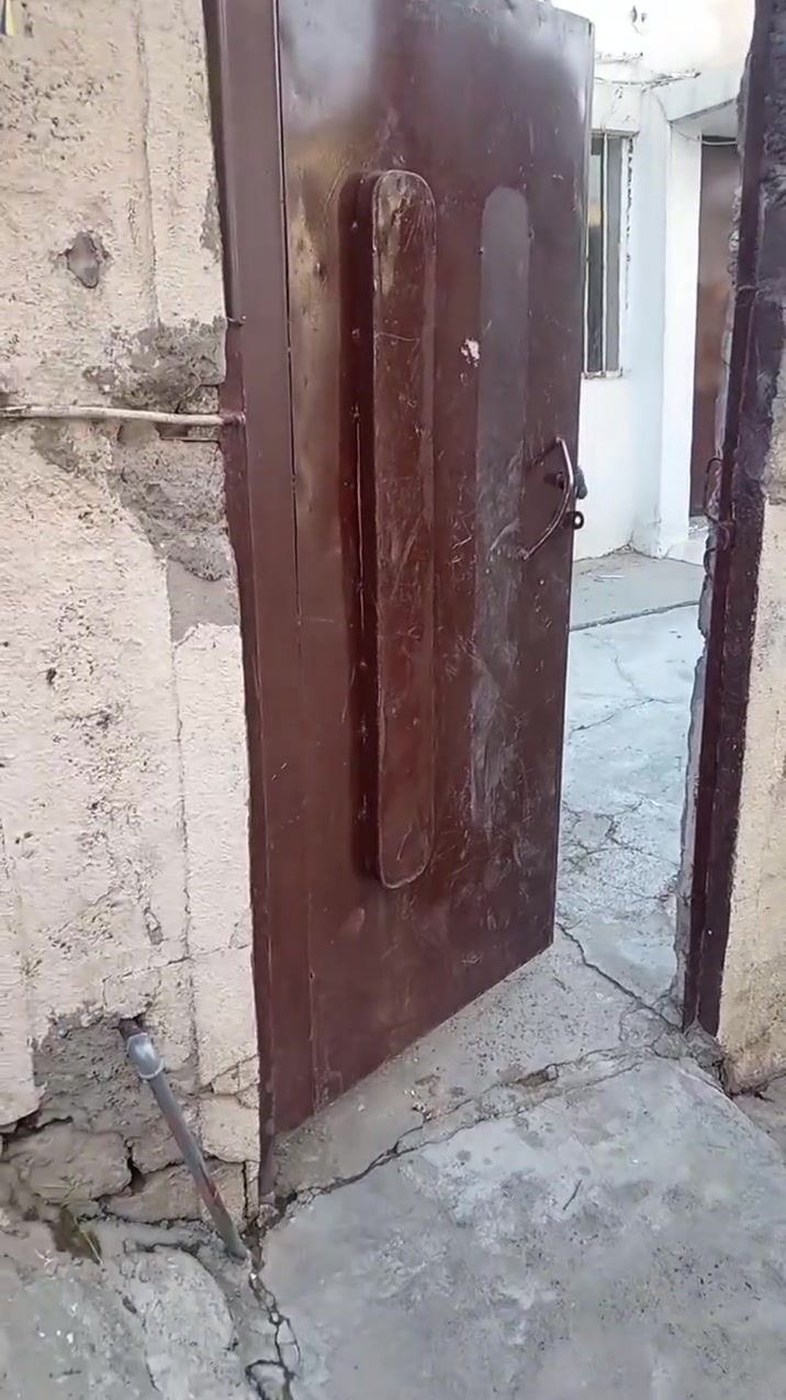 دار للبيع – حي المنصور
المساحة: 108 م²
التقسيم: 3 غرف + استقبال
الموقع: بيت ركن
حالة الدار: على وضعه القديم،
مع تحديث المطبخ فقط.

للاستفسار والتواصل:
***********
يرجى التواصل على الرقم أعلاه.
مع أصحاب الدار
