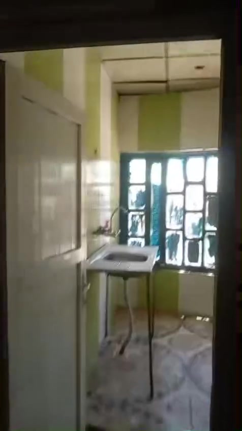 السلام عليكم متوفر شقه للايجار للايجار
بل خضراء شارع الثلاجات 

تتكون من غرفتين نوم وصاله ومطبخ واستقبال 

خدمات بلكونه وسطح للتواصل ؏ رقم ***********

