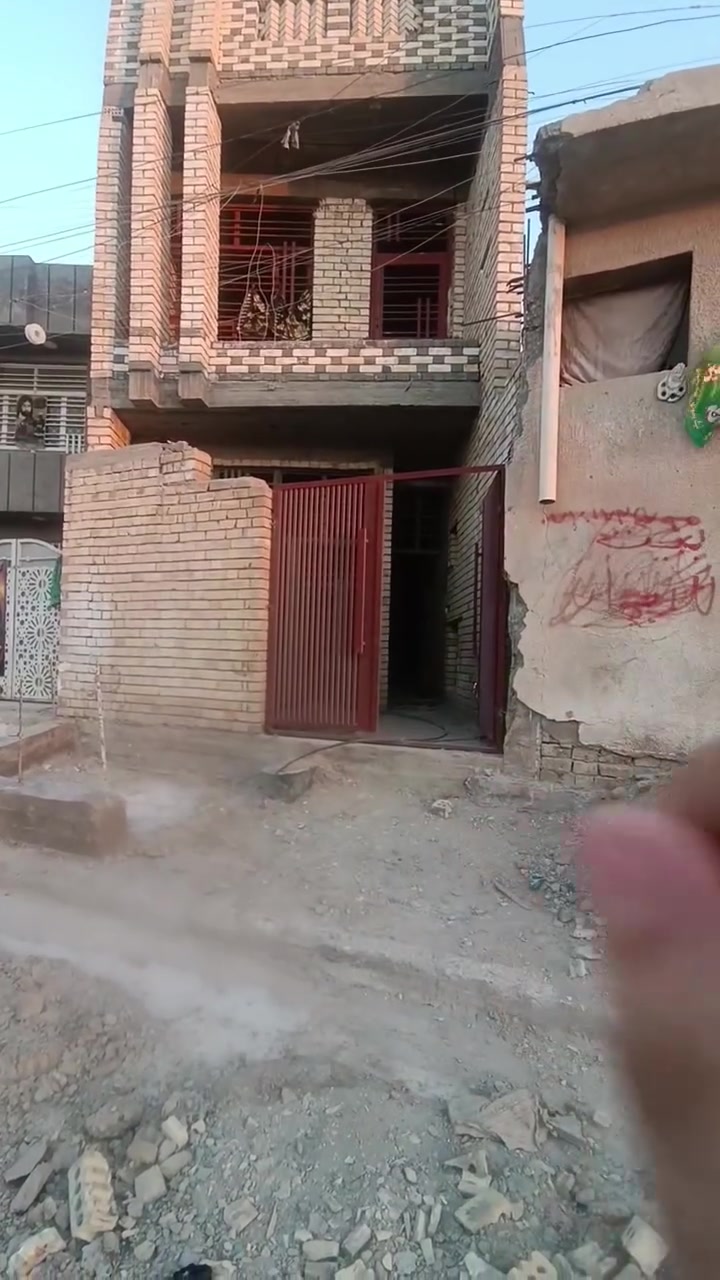 سلام عليكم توفر عندي بيت للبيع زراعي بالضباط الثانيه مساحه 100متر جبها 5نزال 20طابقين البيت هيكل بصف ركن عل شارع 30وشارع 15 موقع البيت البلديات الضباط ثانيه قرب شهداء ثالثه خلف محطه صفراء منطقة كامله كل خدمات ماعده تبليط قريب جدا الاستفسار اكثر ***********سعر خاص رد واتساب ماسنجر
