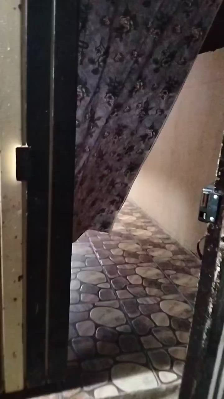 بيت بل عبور 130 متر طولو والوجه 6 متر وراء ارض الشبوط بل عبور بيت كامل مكمل غرفتين وستقبال وحمام ومطبخ ومغاسل  وكراج  وساع والي يريد يتصل على هل رقم ***********
