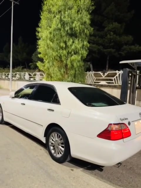٢٠٠٦شاهانە ١٨٢
دودوگمەی ناوزەرد ساج قاوەی.   سەیارەکە ماڵی خۆمە هی مەعرەز نیە.  ٢٥٠مەسروفی نیە. سعری ٤٧
***********
