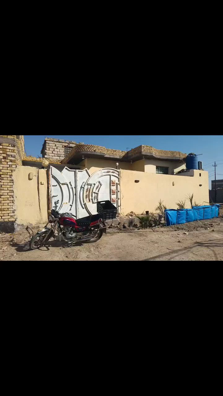 بيت للبيع
مساحة 205
منطقة حي الجامعة الصخيين
بيت صب 
يحتوي على غرفتين وصالة وديوانية ومطبخ حار وبارد 
السعر مناسب اتصل على 
*********** لمعرفة باقي التفاصيل
