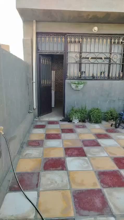 دار للبيع
حي الجزائر قرب مستشفى مرجان 

مساحه 140 متر طابو صرف 

طابقين 3 غرف نوم 

السعر 320 وبي مجال 

***********

