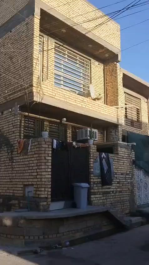الدار للبيع مكاني الحسينيه شارع الخدمات خلف جامع زينب الكبرى السعر خاص متواجد بالفيس ***********
