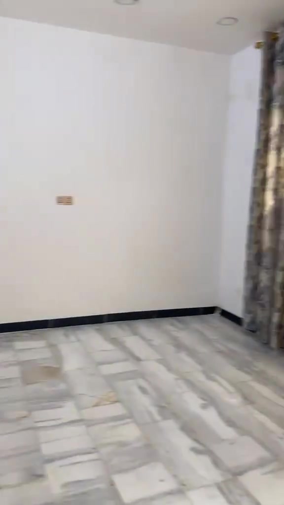 بيت 60 متر للبيع ثلاث طوابق
استقبال ومطبخ حار وبارد وحمام وغرفتين فوك وبيتونة كبيرة وسطح للاستفسار ***********
