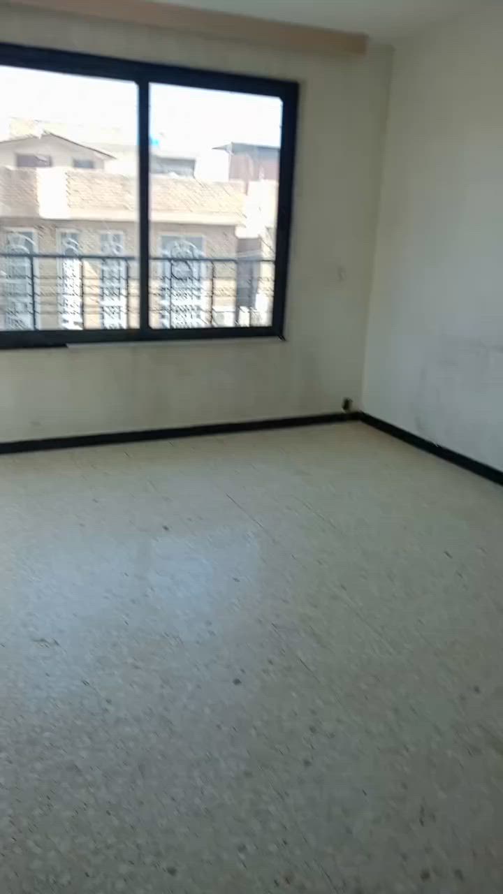 بنايه طابق الاول والطابق الثاني للايجار تصلح معهد دراسي صاله رياضيه دكاتره العبيدي شارع المحافظ قريب على جامع المصطفى ت ***********
