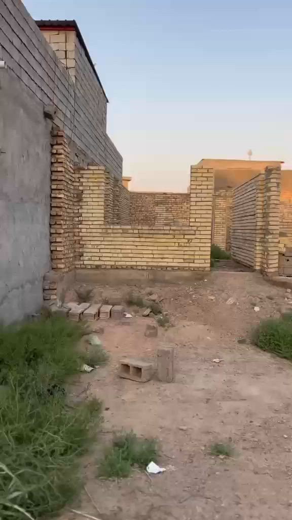 متاح هيكل للبيع المكان حي الرساله الزراعي سند 25 موصلين مي وكهرباء كابينه براس الفرع مساحتهة 200 الاتصال *********** و ***********
