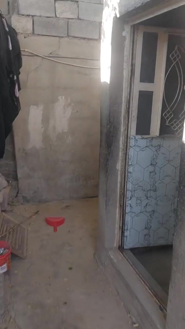السلام عليكم ورحمة الله وبركاته بيت في مجمع الحسابات الدولي مساحة ١١٩ متر بيت بنيان جديد بس تاركه صار تقريب سنه نضيف السعر ١٧ مليون  وبي مجال خطين كهرباء وخطين ماي ويوجد طرمه خارجية الاتصال هاتف *********** أبو فاطمة

