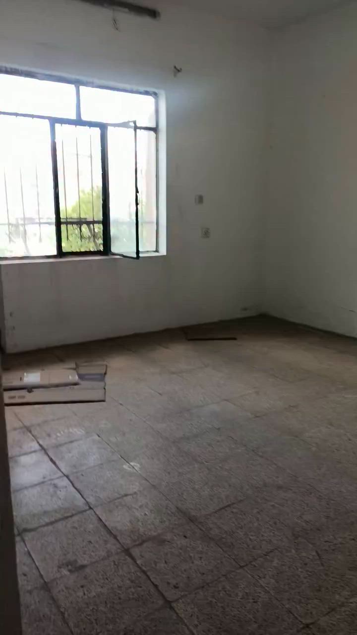 شقه للايجار في حي الرفاق طابق ثاني 2نوم واستقبال ومطبخ وحمام وهول مساحة 180متر ***********/***********
