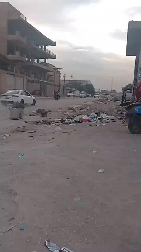 السلام عليكم بيت للبيع او مراوس حسب لقناعه البيت ١٠٠ مربع ابياض وكاشي ونضيف وثالث بيت عله الشارع لتبليط وخدمات كامله مجاري ريسيه مدارس لسكف سندويتش قطعه واحد تجاوز واقع حال ولسعر 28 وبي مجال رقمي واتساب ***********

