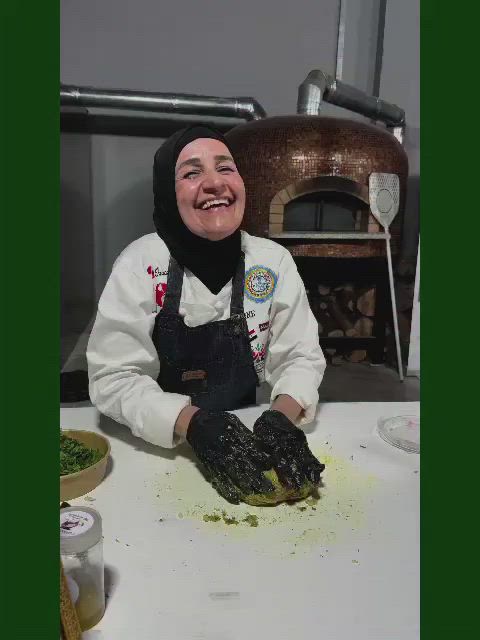 بفضل رب العالمين وكرمه عليه وصلت لهذا النجاح والتميز والإبداع والثقة بل النفس شكد حلو الفرح والسعادة بعمل يخدم الناس ويرسم الابتسامة على وجه المريض بتوفير البدائل الصحية والأكل الصحي لي يناسبكم اني سعيدة وفرحانة وفخورة بنفسي اني أمرأه عراقية  كدرت أحقق ذاتي وأرفع علم واسم بلدي العراق أمام ثلاثين دولة مشاركة بمهرجان قرطاج الدولي للطهاة وعرفتهم من هي المرأة العراقية وشنو تكدر تسوي وكدرت أوصل الهم فكرة مشروعي هو نشر ثقافة الأكل الصحي وحياة خالية من الأمراض بكل دول العالم الأجنبية والعربية بقوة الله عز وجل وكرمه عليه والمصداقية بل العمل وحب الخير لكل الناس الحمدلله والشكر رب العالمين مع أخصائية التغذية العلاجية والغذاء الصحي الشيف وداد فرمان بمطعم إسلوب حياة صحية  بغداد الكرادة العرصات ***********
