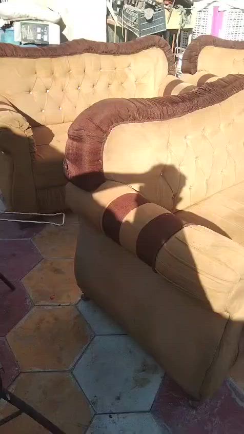 السلام عليكم ورحمة اللة وبركاته عندي هذا الديوان ما دري شسمه بس هوه تزكام شغل عراقي عندي ترميم بالبيت وأريد ابيعه.اتصل وبيك خير وتدلل  ***********.مكاني بابل القاسم
