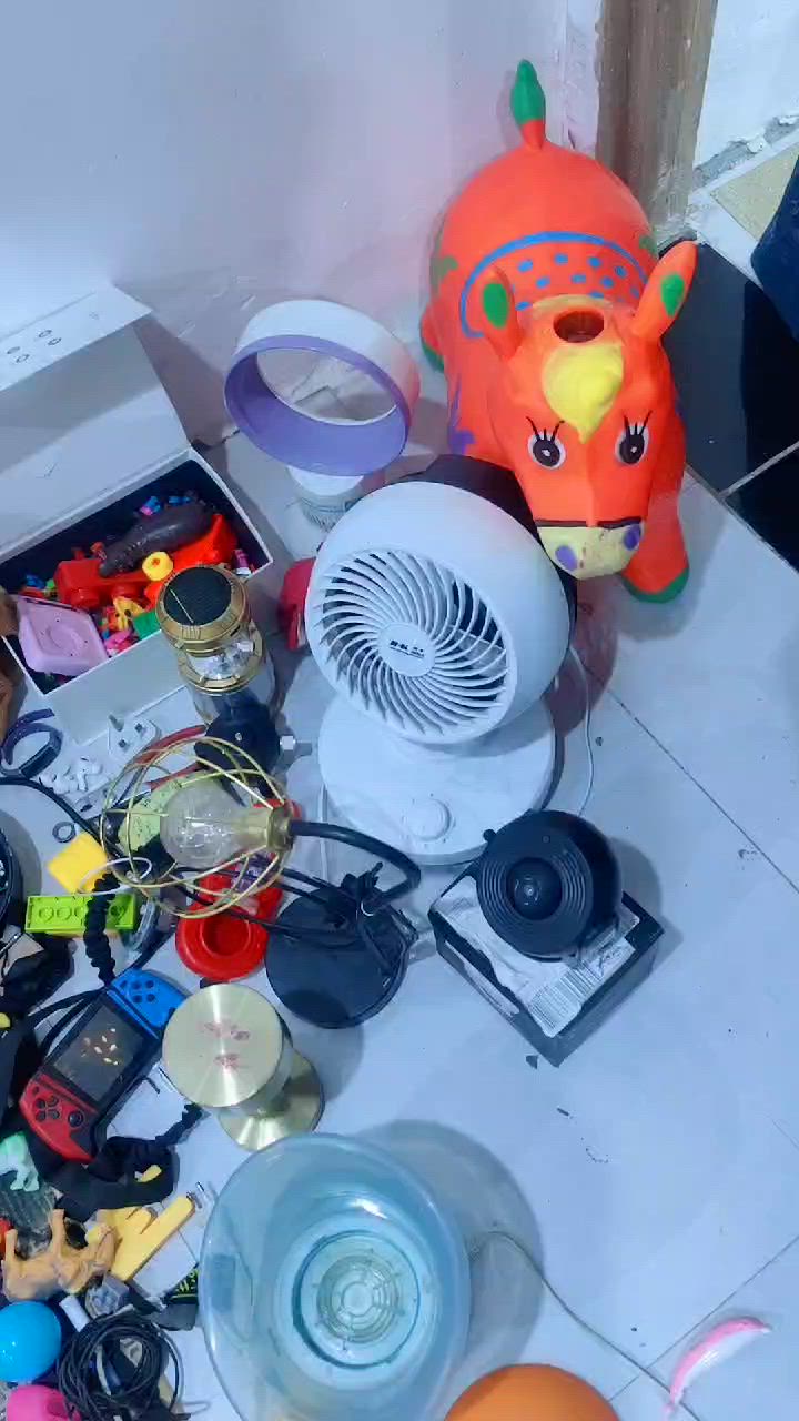 غراض للبيع العاب  وغراض اكترونيه وشغاله