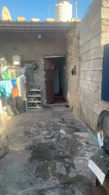 السلام عليكم بيت تجاوز للبيع موقعه جيد جدا قريب على سوق التراث التفاصيل مدخل البيت طرمه كلش جبيره وصاله وغرفة نوم ومطبخ وصحيات اي استفسار ***********
