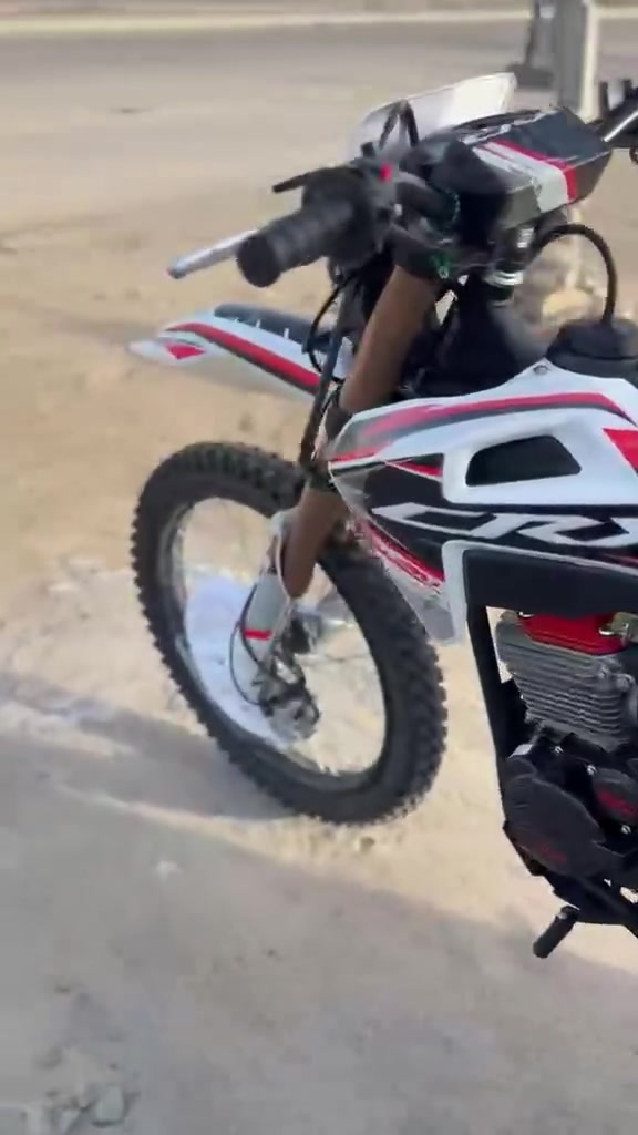 سلام عليكم قفاز crx حجم المكينه 350cc موديل 2026 مكفول كفاله عامه دراجه ما طالعه الشارع ابد عن حلفت الله بس مرتين اول تبديله دهن التايرات مالاته بعدهي بل خط مال وكاله كفرات مالاته بعده بل لزكات مالت الشركه دراجه طالعه من معرض علي جمعه مكان ميسان العماره الاستفسات الاتصال على الرقم *********** او خاص مابي واتساب بس ماسنجر .

