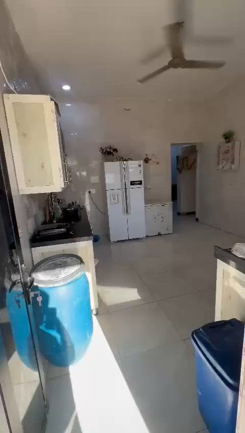 السلام عليكم
يتوفر لدينا دار البيع المساحة 250متر 
طابو زراعي سند 25 الك حق التصرف 
العنوان منطقة الدوانم مجاور شرطة الخامسة قرب جامع الفردوس 
يحتوي دار صالة مطبخ 4 غرف نوم حمام ترك جانبي ترك خلفي تواليت 
كراج حديقه 
كامل خدمات ماء كهرباء شارع رئيسي عرض 22 مباشر  تبليط
شبابيك سلايت المنيوم شغل متعوب عليه مال جناي 
سعر مناسب 165 مليون بي مجال بسيط 
هاتف ***********
