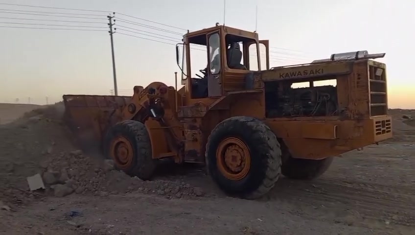 شفل 80 موديل 81 رقم اسود السعر 85 وبي مجال العنوان الانبار رمادي جويبه محرك وكير بمات اكسلات كله نضيف رقم تليفون ***********
